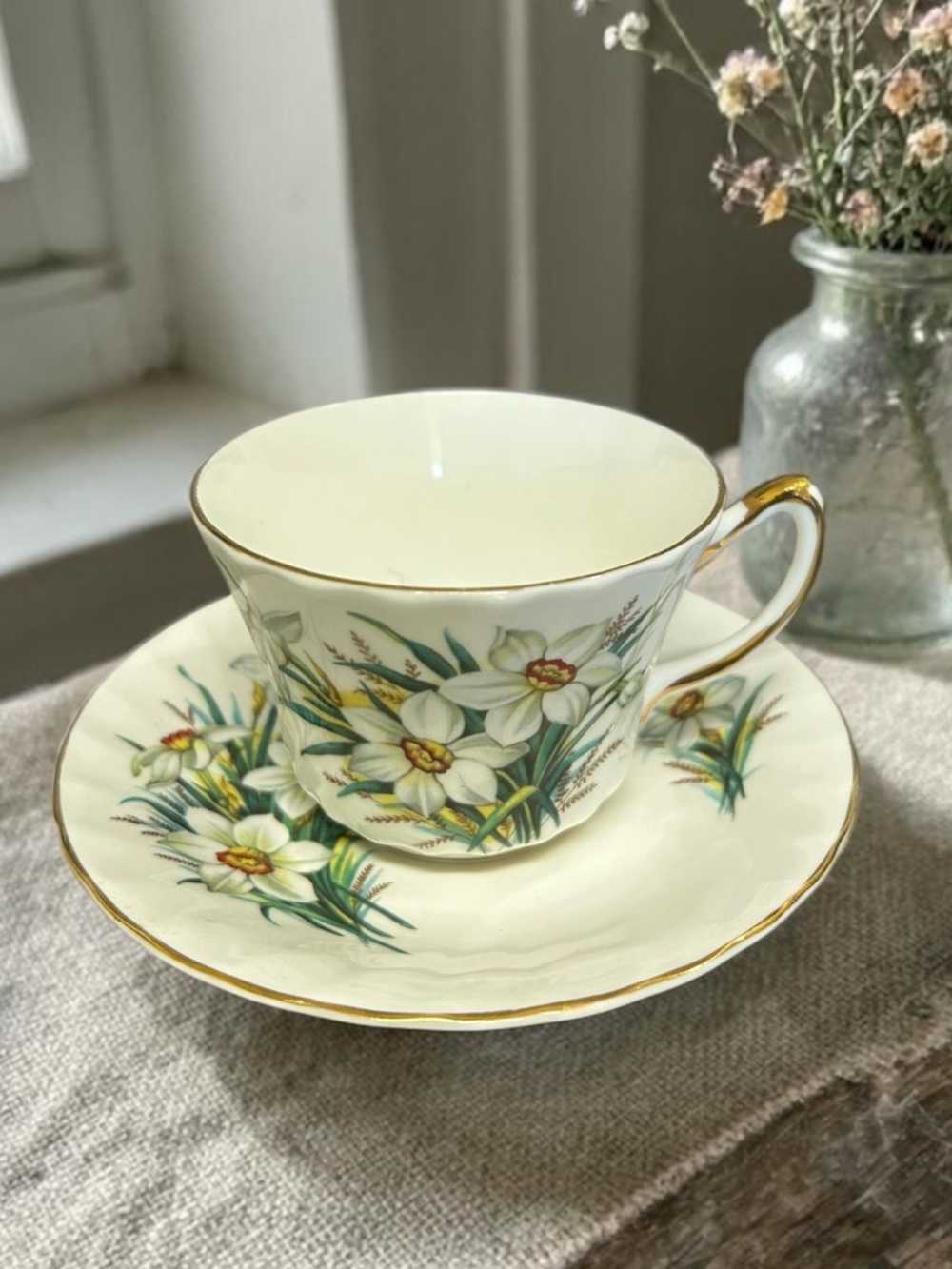 Vintage Delphine Bone China Teacup & Saucer - White Daffodils